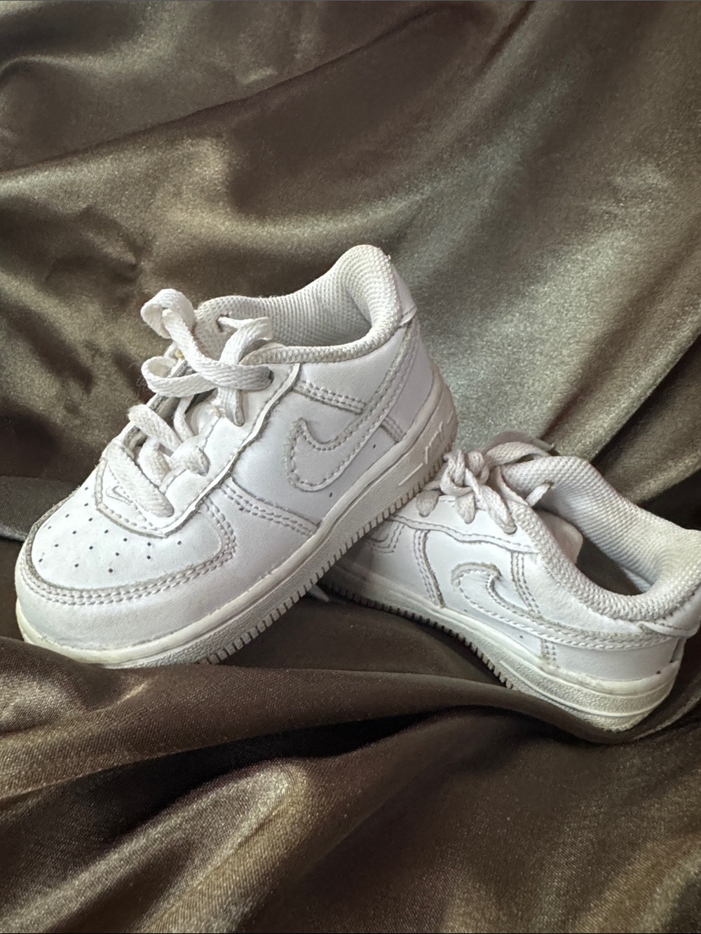 Nike Kids White Low-Top Sneakers with Lace-Up Closure